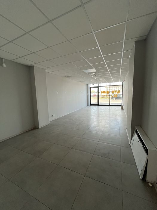 Przestrzenny lokal 92 m2 handlowo-usługowy w Gdyni przy ul. Morskiej