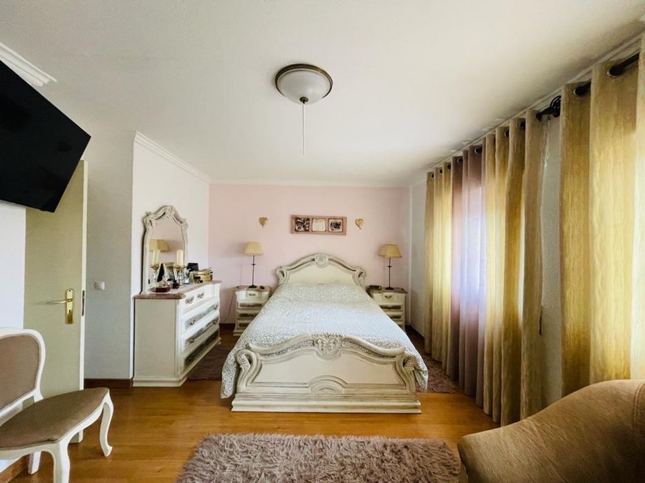 Mobília completa em cerejeira para quarto