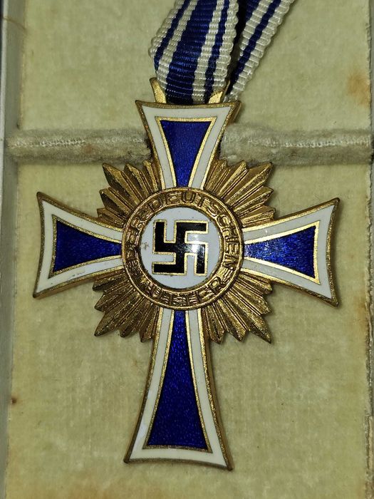 Terceiro reich Cruz de mãe alemã 1 classe ouro e esmalte