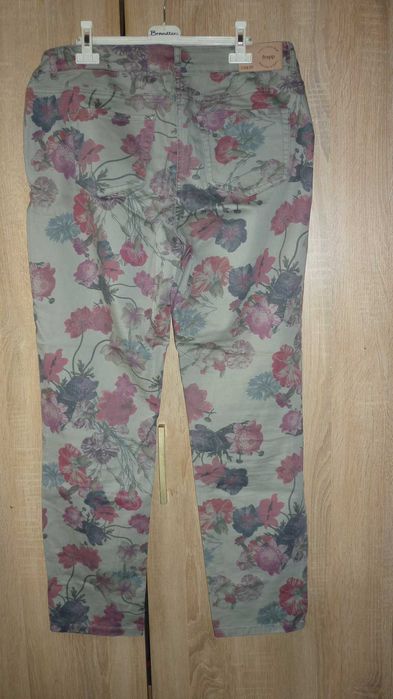 Frapp- damskie spodnie rurki  we wzory  r; 46