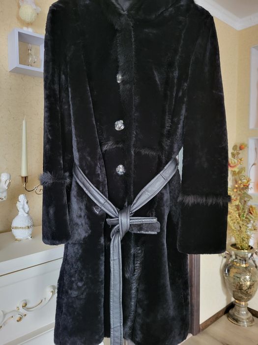 Шубка жіноча з мутона з вставками норки.