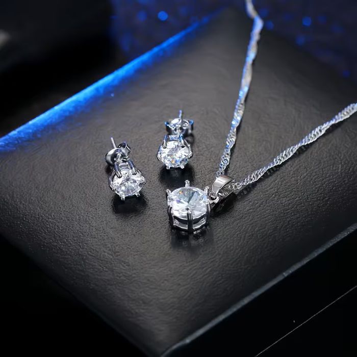 Серебряный комплект 925 пробы! Фианиты Swarovski / Скидка -70% !
