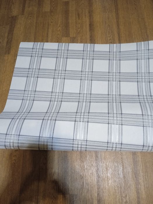 Продам обои метровые, после ремонта.