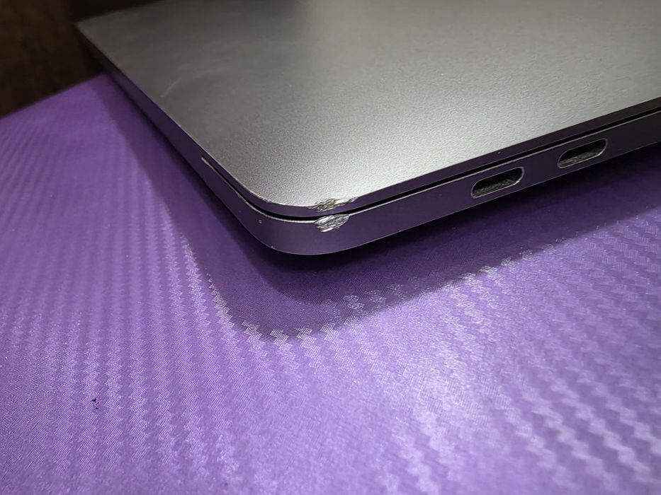 Macbook PRO A1706  надійний і компактний