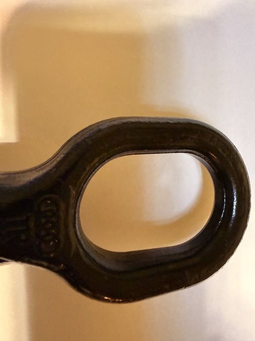 Буксировочный крюк Буксирувальний гак Audi Wolkswagen 4H0 805 615 A