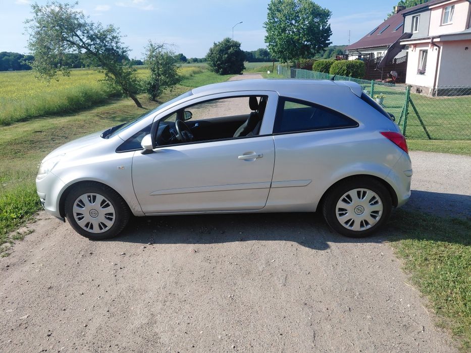 Opel corsa D  1.2 benzyna