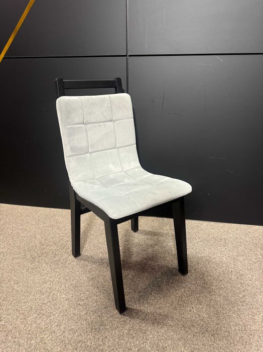 Zestaw 4 krzeseł tapicerowanych – NOWE z ekspozycji, -59%