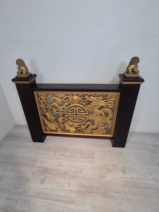 Chiński panel ozdobny ze smokami i feniksami.