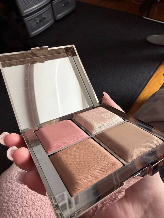 Палєтка  тіней     .