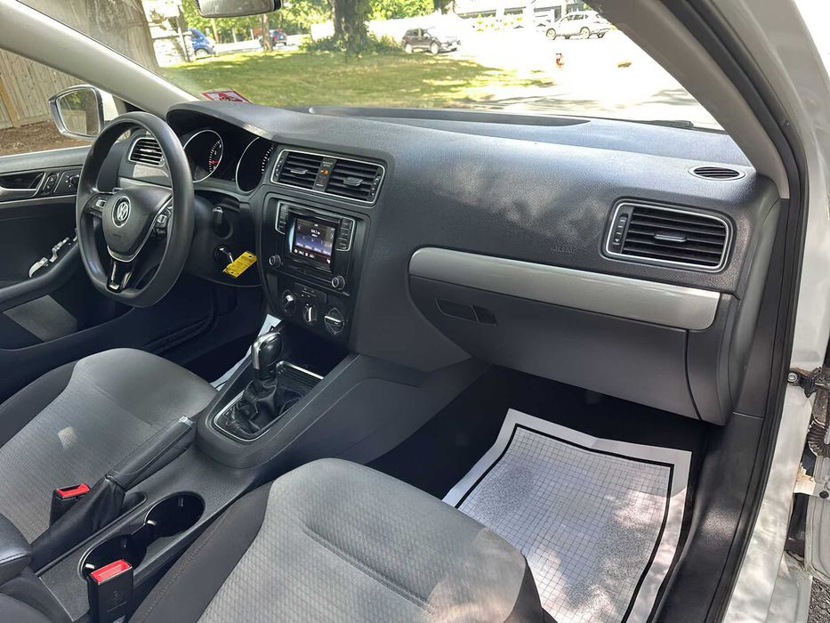 Volkswagen Jetta      2018