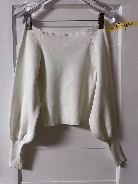 Кофта з відкритими плечима