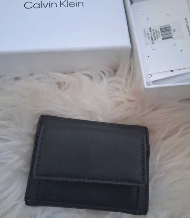 Czarny, mały portfel Calvin Klein