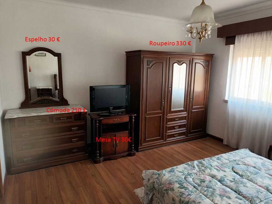 Mobília antiga de quarto em bom estado