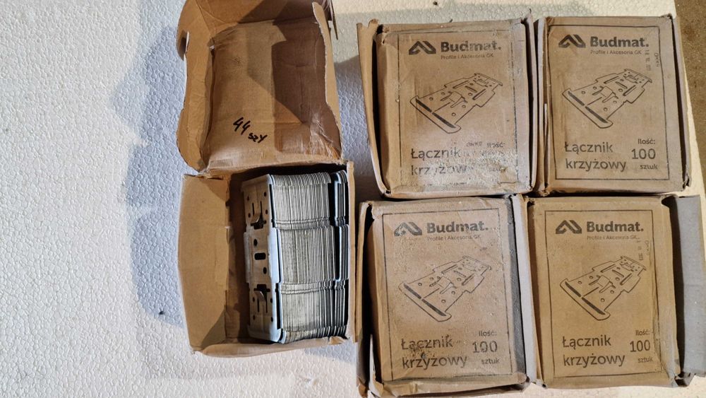 Łączniki krzyżowe do sufitów podwieszanych