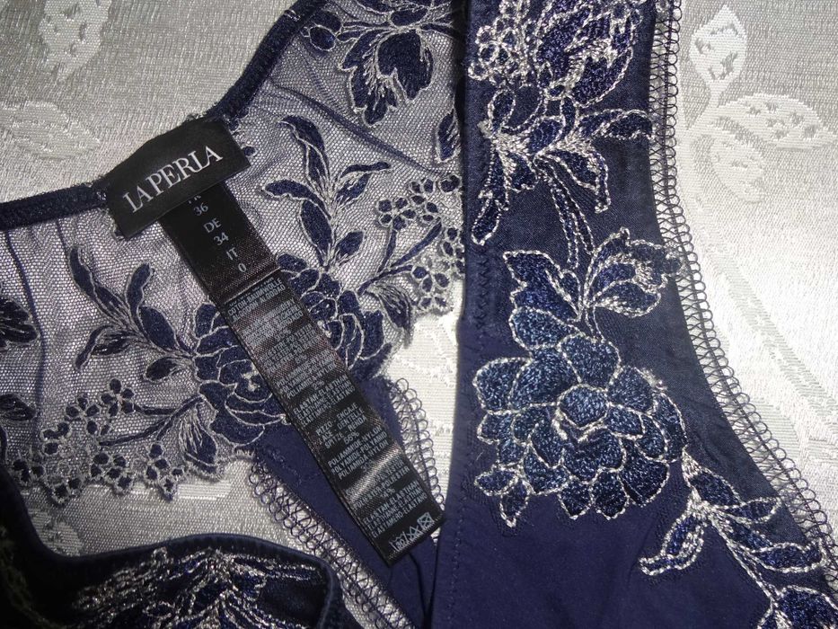 La Perla oryginalne haftowane srebrne kwiaty granatowe stringi