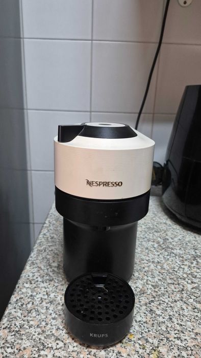 Máquina Vertuo Nespresso c/garantia