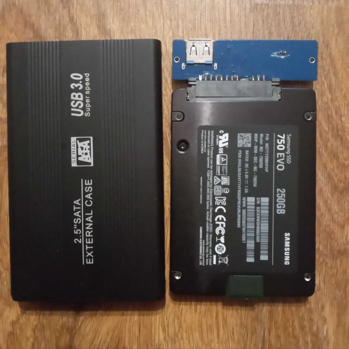 Продам безпровiдну клавiатуру ,  SSD  для ПК.