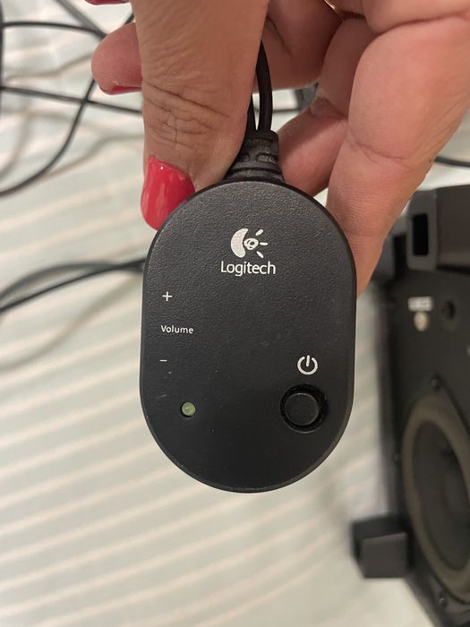 Colunas Logitech