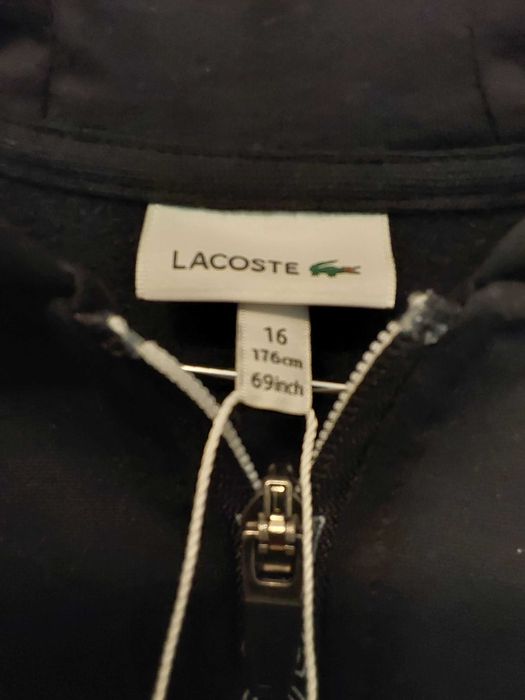 Casaco com Capucho Lacoste Preto.