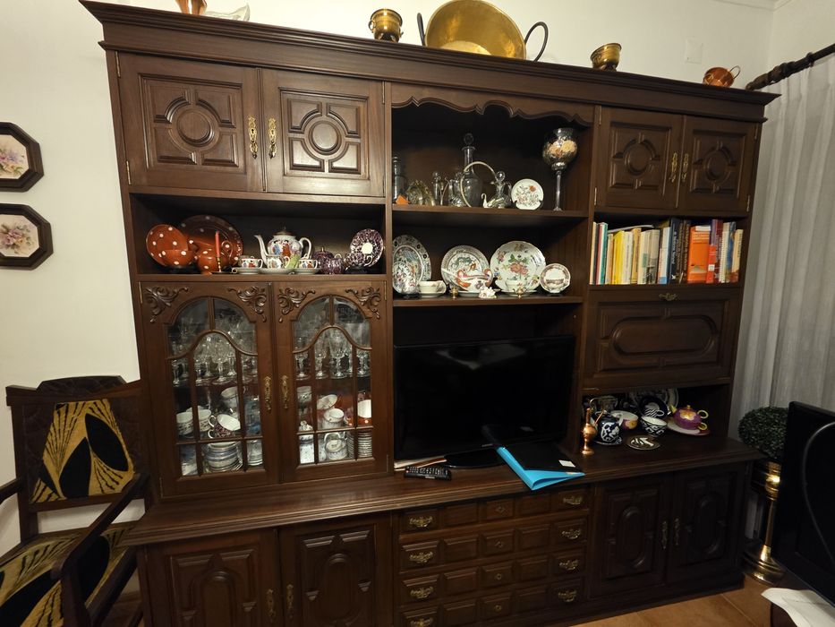 Armário de sala madeira