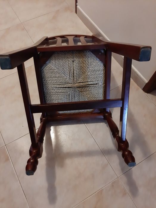 Cadeiras em mogno 60 € cada uma