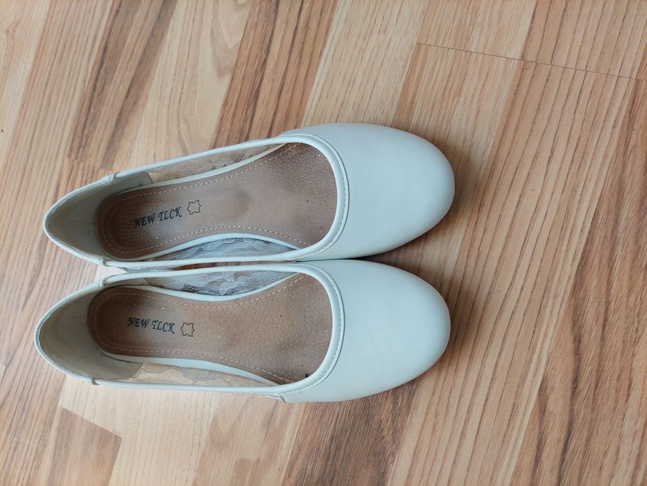 Buty baletki rozmiar 39 biale