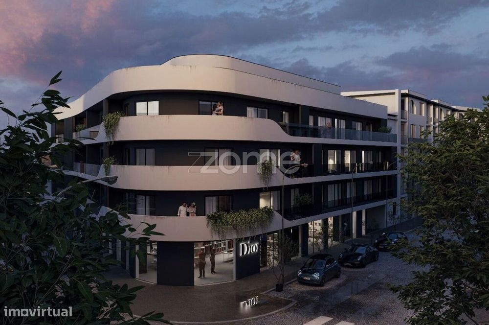 Commercial/Servicess Store – Dom Nuno Building