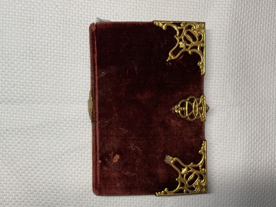 Livro religioso com ferragens douradas - Preces e orações quotidianas