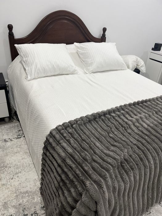 Cama de casal - Madeira Maciça