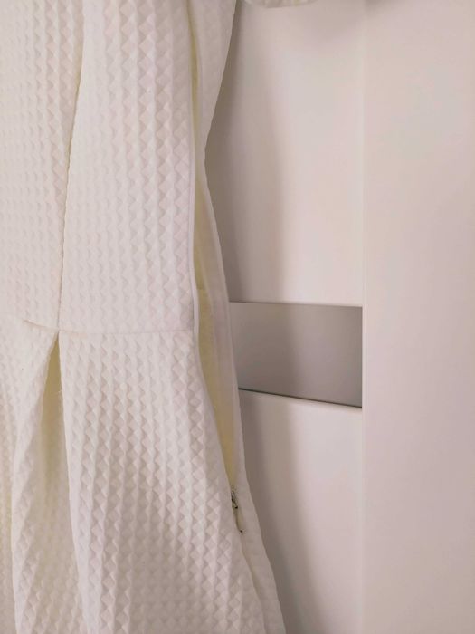 Sukienka Mini rozkloszowana tłoczona BERSHKA S/M