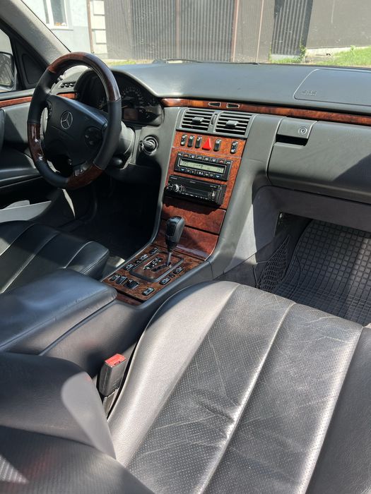 Mercedes Benz e class w210 2001 рік 2.6 газ бензин автомат