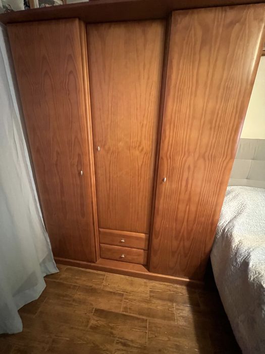 Vendo roupeiro 3 portas