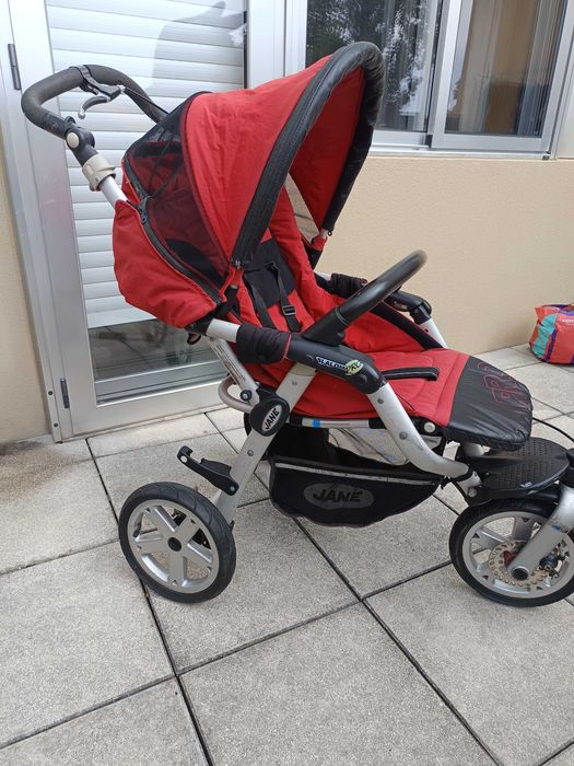 Vendo conjunto de transporte para bebé.
