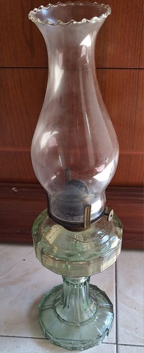 Candeeiro petróleo antigo anos 40 vidro verde água chaminé rendilhada