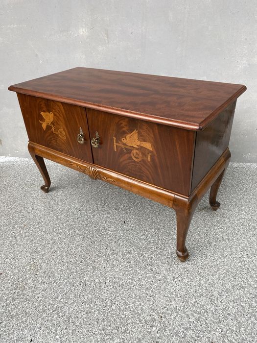 Szafka , komoda niska Chippendale