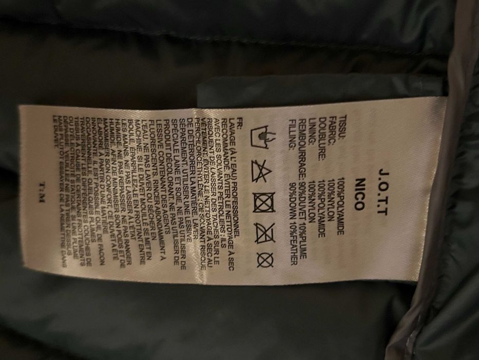 Casaco de penas marca JOTT -