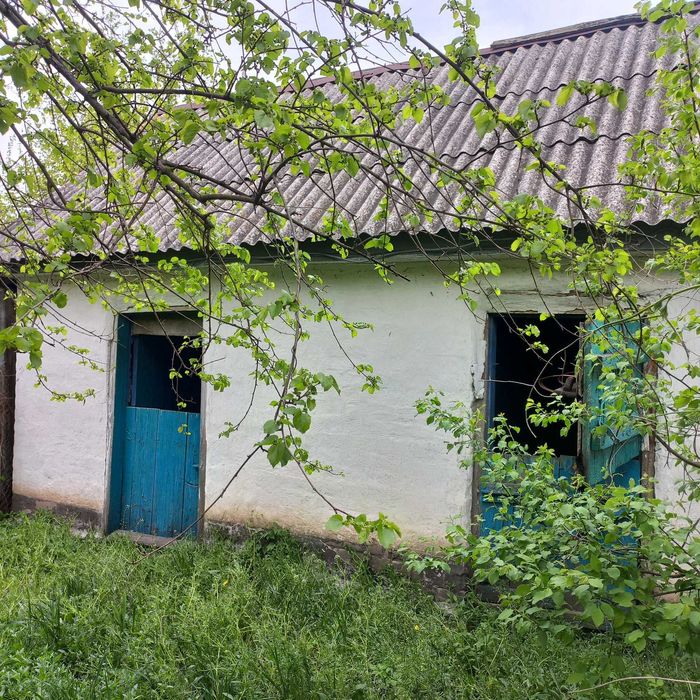 Продам газифицированный дом. Юрьевка, центр. Участок 25 соток