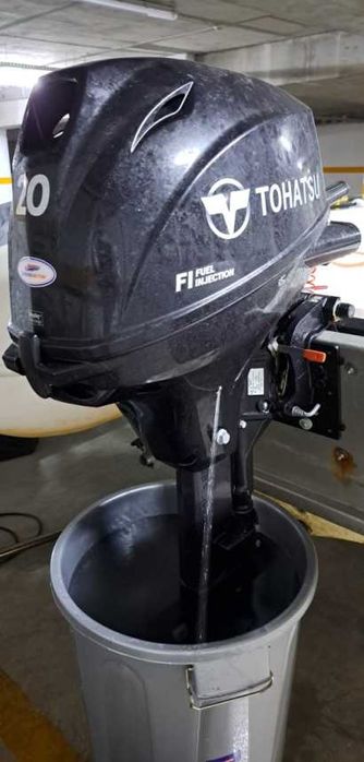 Barco a motor Whaly 435 c/ motor Tohatsu 20 CV 4 Tempos