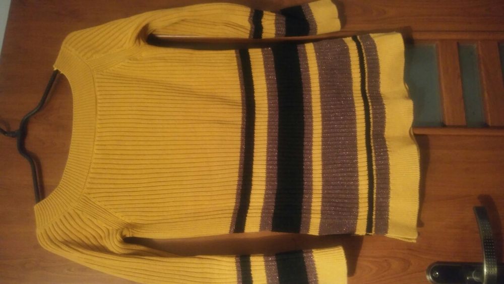 Sweter sweterek miodowy rozm. 38 stan idealny