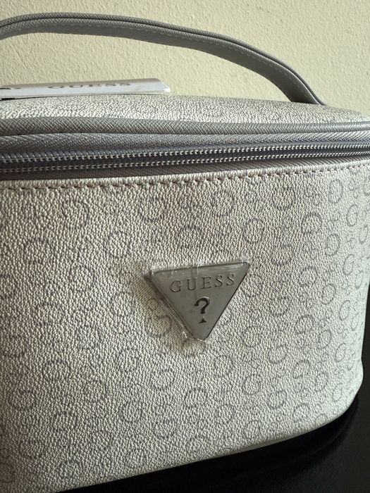 Nowa kosmetyczka kuferek Guess