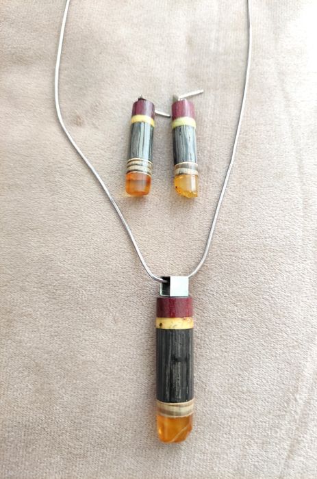 Biżuteria marki AmberWood kolczyki i wisiorek