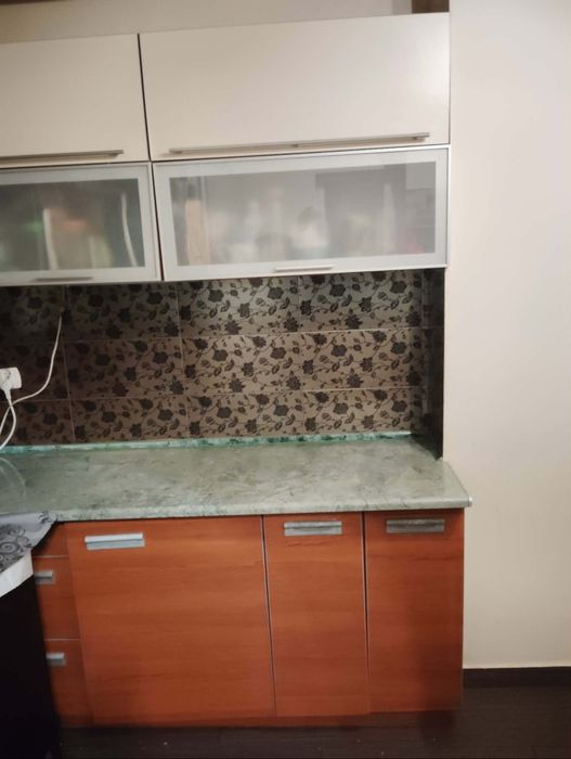 Meble kuchenne z okapem i zlewem