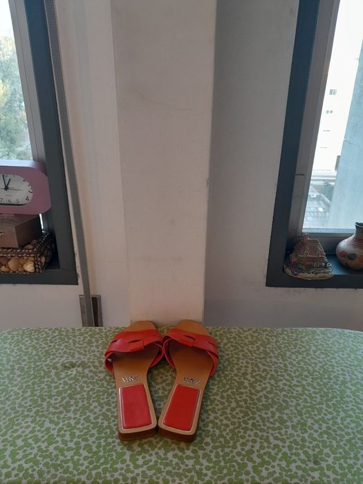 Vendo Chinelos de Senhora ZARA muito bonitos como novos