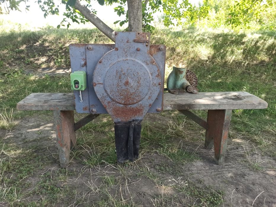 Подрібнювач зерна, та подрібнювач качанів кукурудзи (ручний)