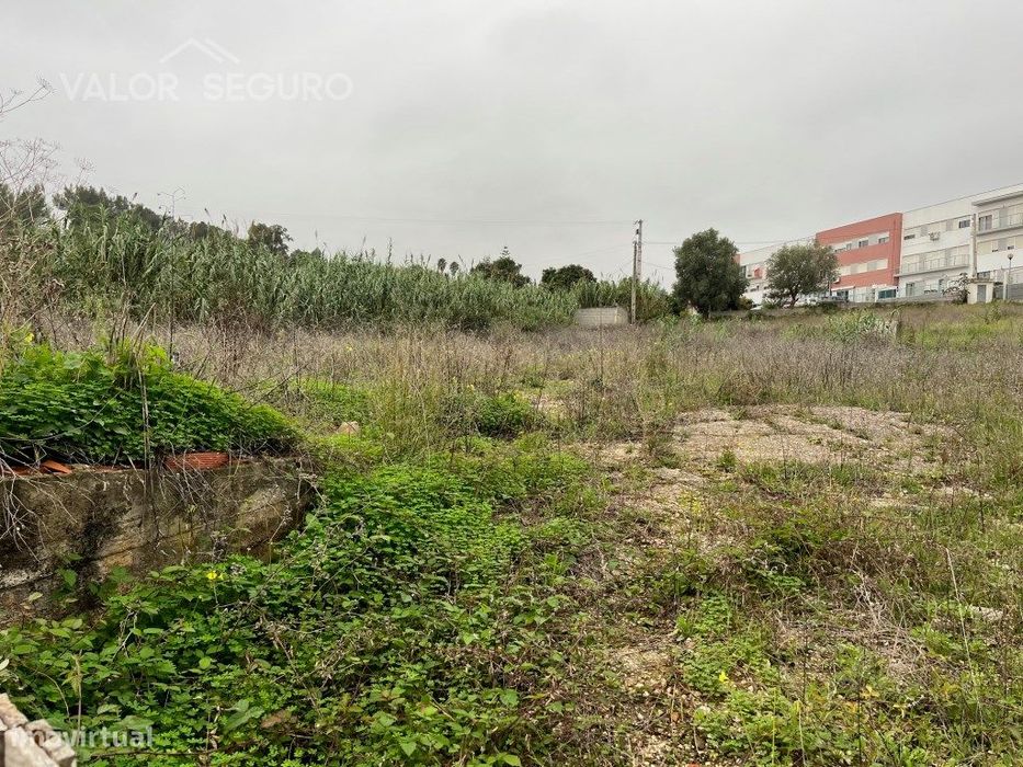 Terreno urbano para construção de 2 prédios em Arcena