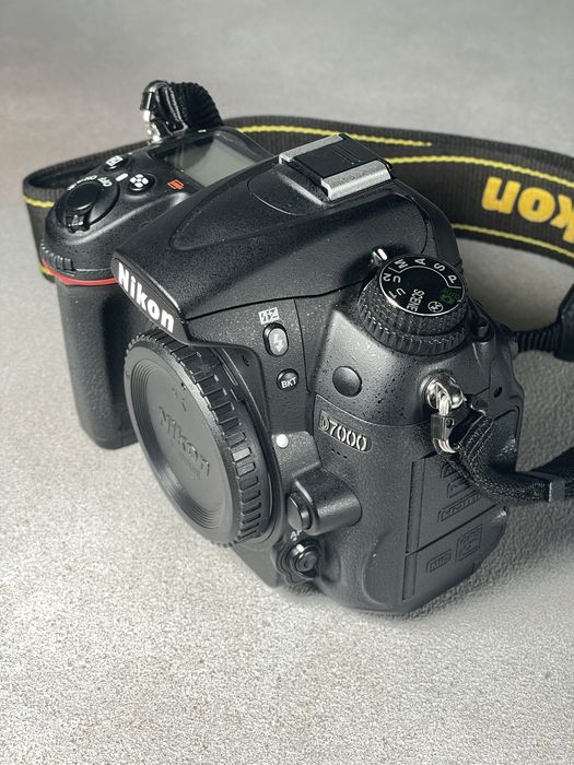 Вживані Nikon D7000 / D70s / F50