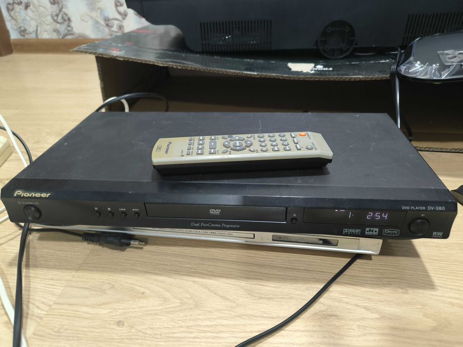 Телевізор 32 LED TOMSON 32B2600,  DVD програвачі супутникові ресивери
