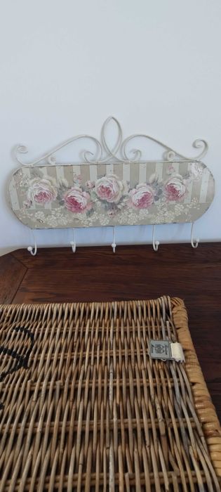 Wieszak w stylu shabby Chic