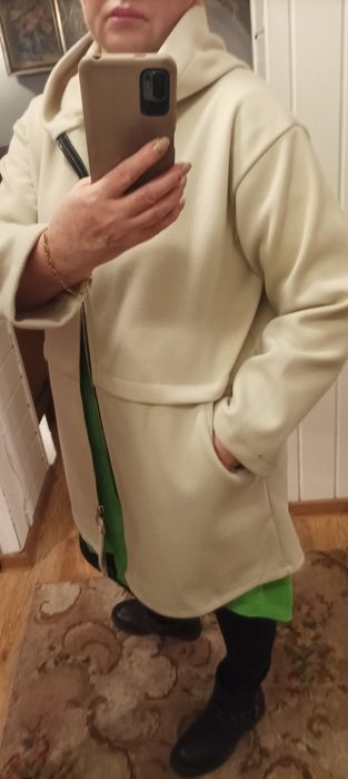 Płaszczyk damski w kolorze beżowym