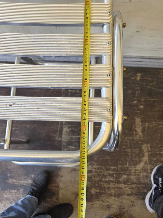 2 Cadeiras altas em alumínio – estilo bar / balcão